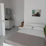 Alma Thera Boutique Lägenhetshotell Perissa (Santorini)