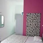 Alma Thera Boutique Lägenhetshotell Perissa (Santorini)