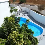 Alma Thera Boutique Perissa (Santorini)