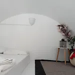 Alma Thera Boutique 4* Perissa (Santorini)