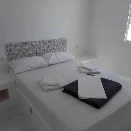 Three Harites 4* Perissa (Santorini)