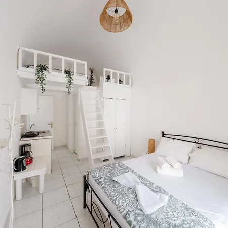 Alma Thera Boutique Perissa (Santorini)