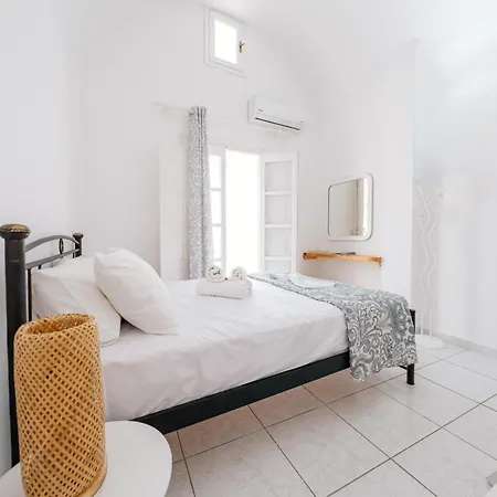 Alma Thera Boutique Perissa (Santorini)