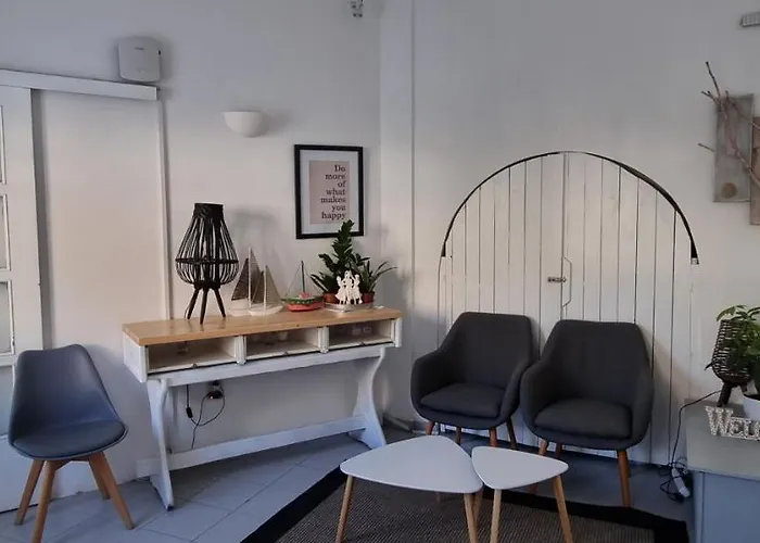 Alma Thera Boutique Perissa (Santorini)