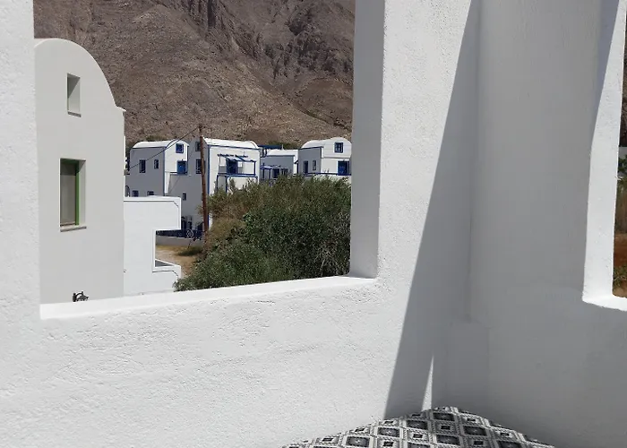 Alma Thera Boutique Perissa (Santorini)