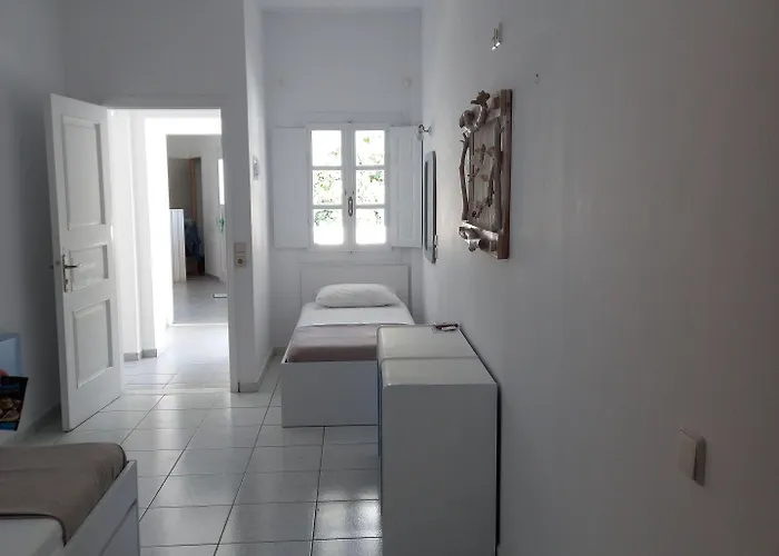 Alma Thera Boutique Perissa (Santorini)