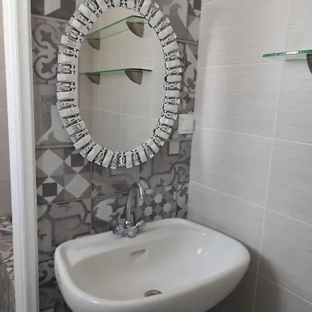 Alma Thera Boutique Rooms - Perissa Santorini 아파트호텔 4*