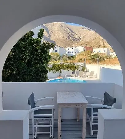 아파트호텔 Alma Thera Boutique Rooms - Perissa Santorini 4*