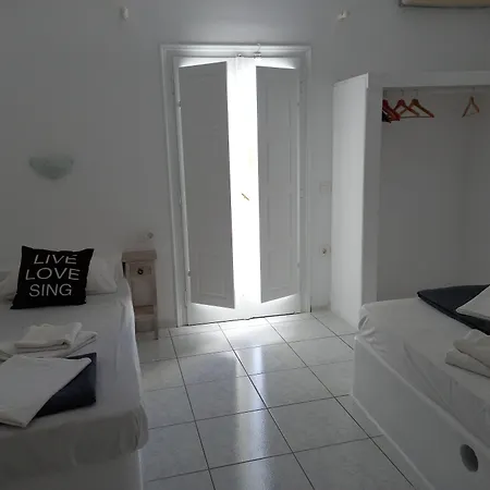 Alma Thera Boutique Rooms - Perissa Santorini 4*