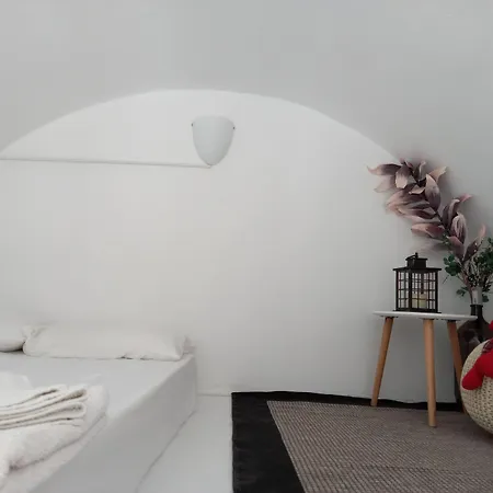 Alma Thera Boutique 4* Perissa (Santorini)