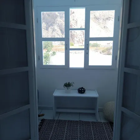 Alma Thera Boutique Rooms - Perissa Santorini 아파트호텔 페리사