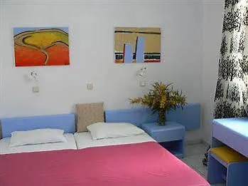 Three Harites Hotel apartamentowy Perissa (Santorini)