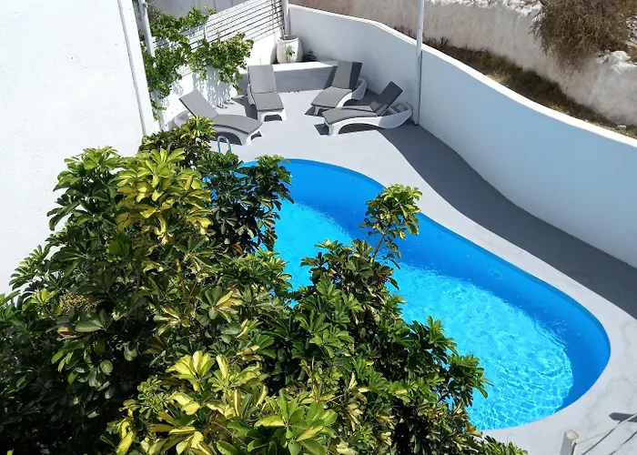 Alma Thera Boutique Perissa (Santorini)