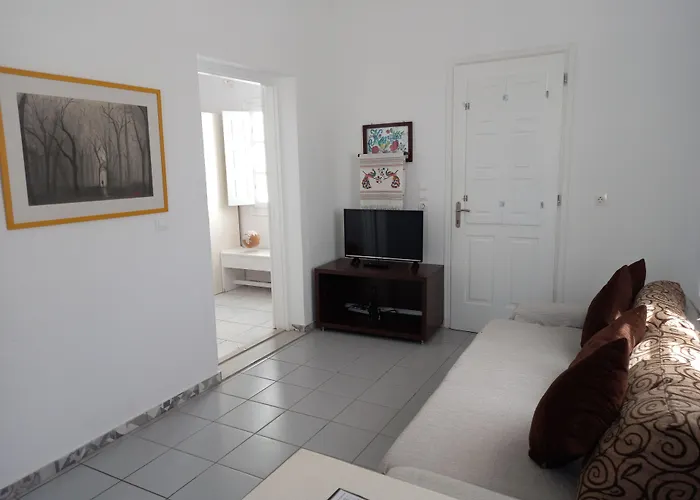 Alma Thera Boutique Perissa (Santorini)